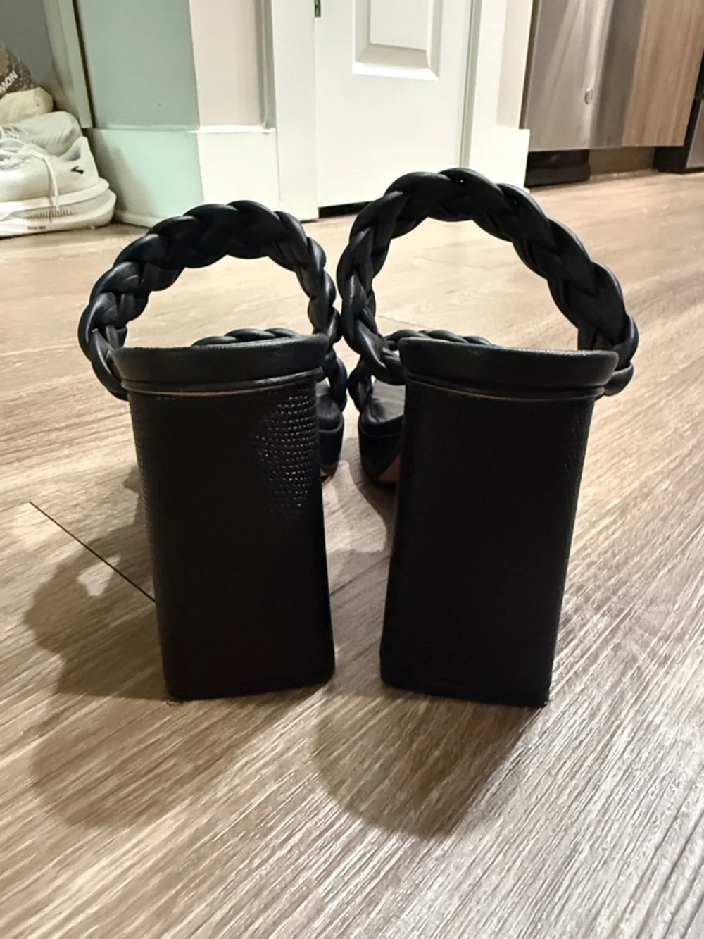 Dolce Vita Ashby Sandal - Picture 4 of 8
